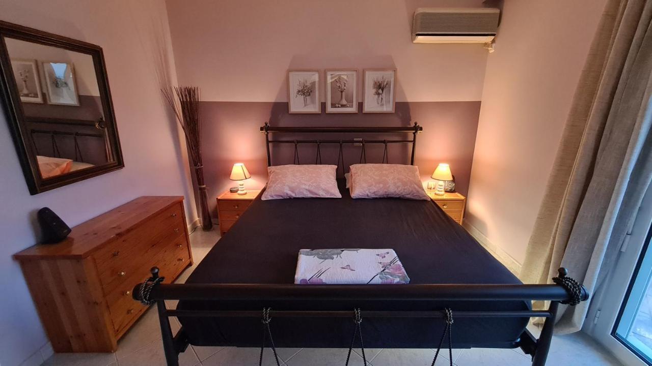 Feels Like Home Studio Nea Palatia Bagian luar foto
